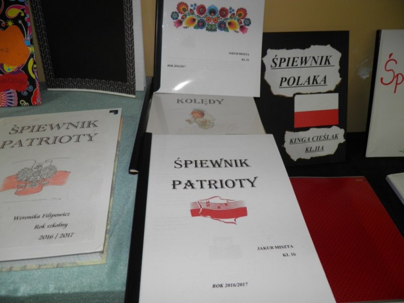 Wystawa - Śpiewniki Partiotyczne